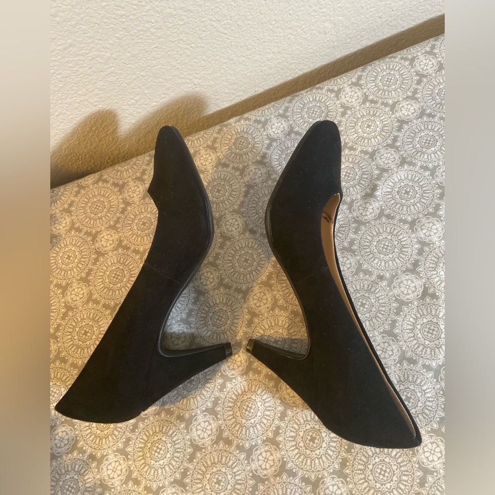 American Rag~Versatile~Black~Microsuede~Round Toe~Slip-On~Pump~Heel~Size 6.5 - Picture 7 of 11
